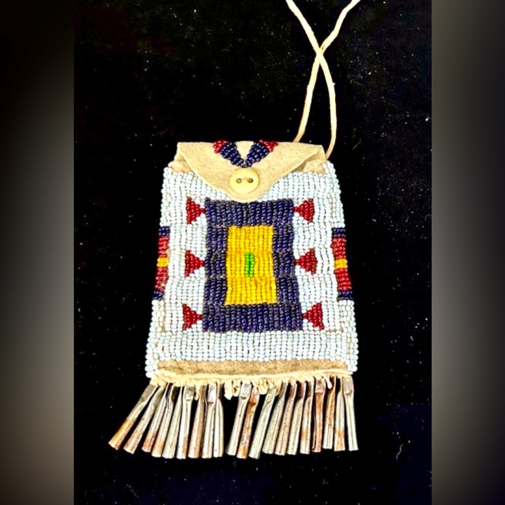 VTG early 1920’s Beaded Native American Indian Strike-a-lite Bag Pouch Leather.